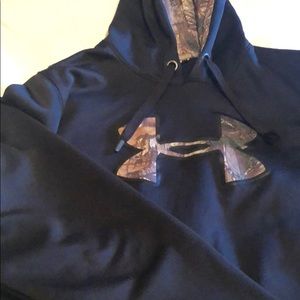 Men’s camo sweatshirt